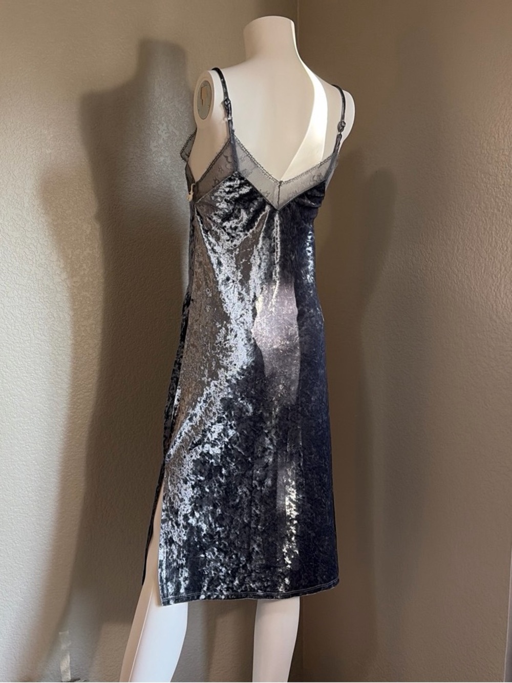 Circa ‘17 NWT Mossimo crushed velvet & lace slip dress. 90’s , grunge, feminine